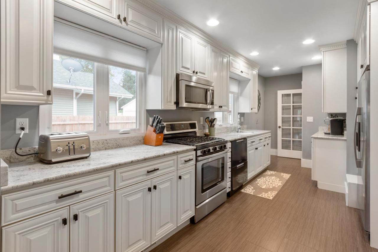 Gorgeous Downtown Bungalow, Walk Everywhere!!! レイク・ジェニーバ エクステリア 写真