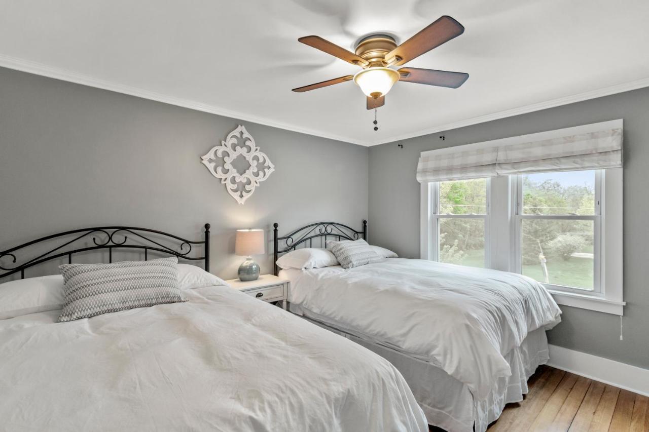 Gorgeous Downtown Bungalow, Walk Everywhere!!! レイク・ジェニーバ エクステリア 写真
